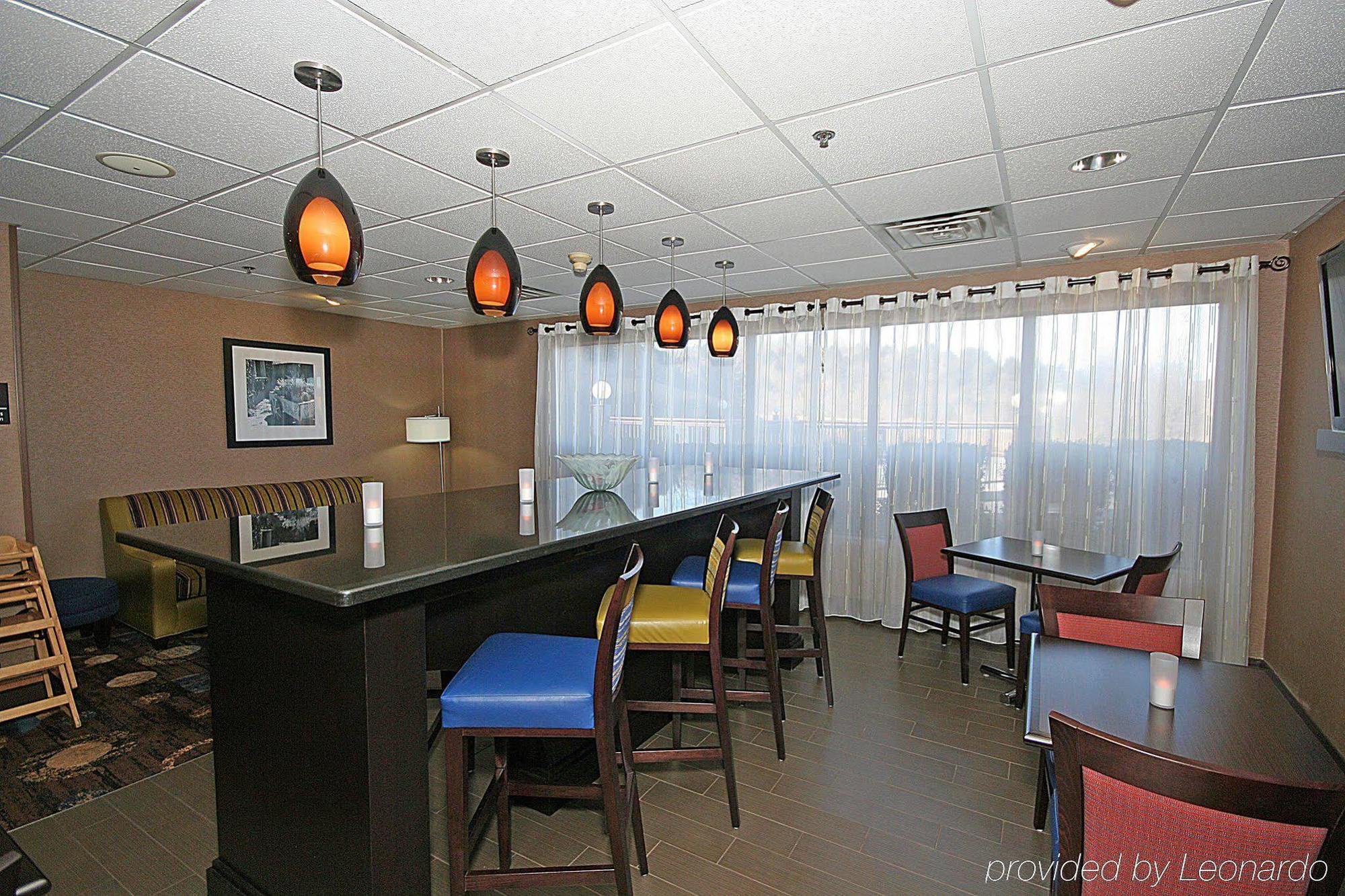 แฮมป์ตัน อินน์ ฟอร์ตชิสเวลล์ แม็กซ์ มีโดวส์ Max Meadows ร้านอาหาร รูปภาพ